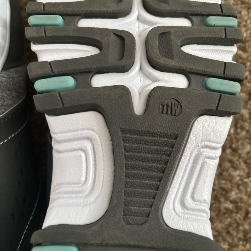 NWOT Woman’s 11W Champion Margaret Runners - Picture 4 of 8